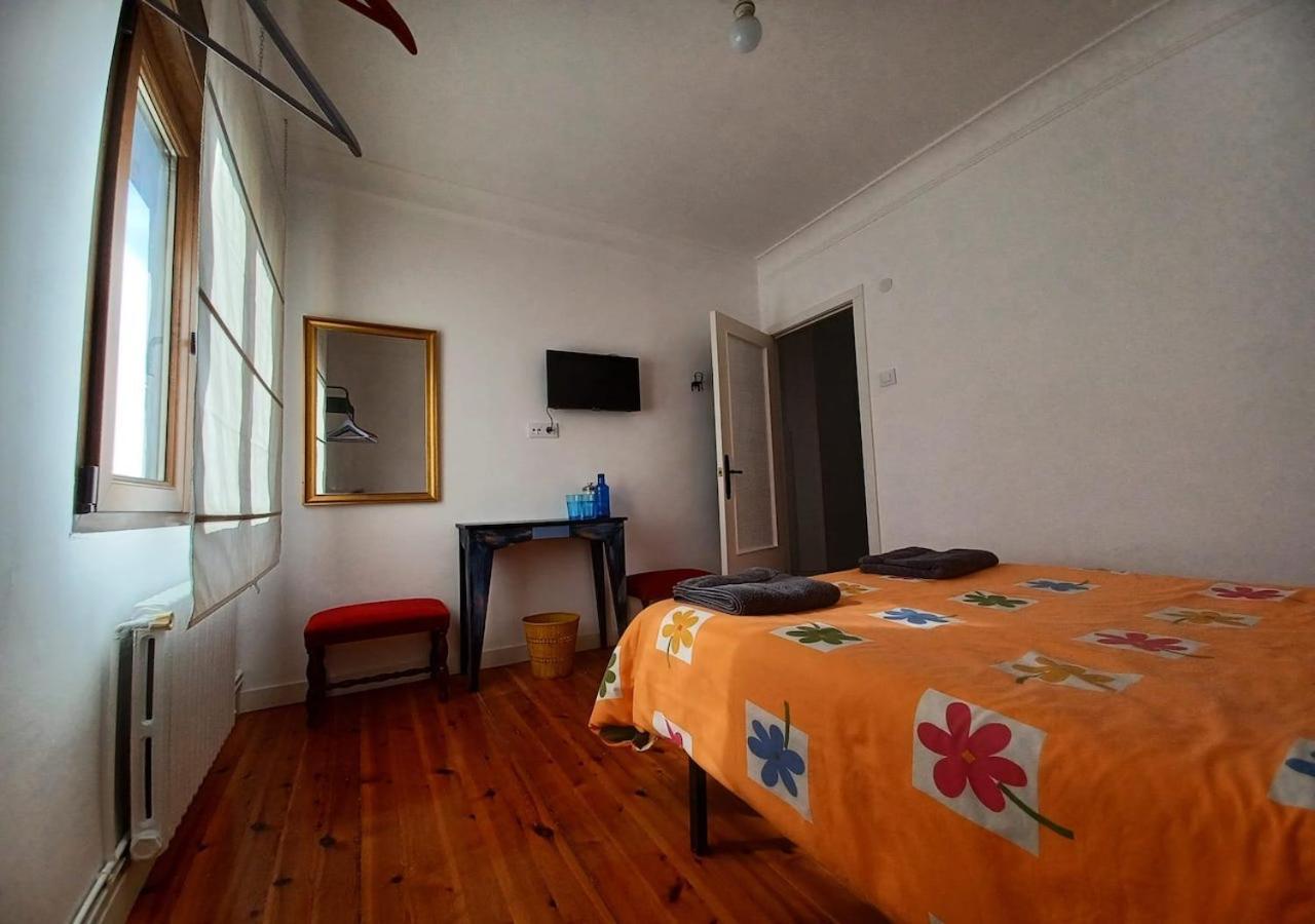 Habitaciones En El Atico De Tona Mirando A La Bahia De Santender Kültér fotó