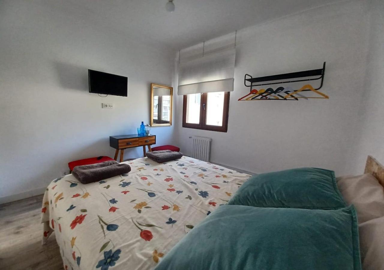 Habitaciones En El Atico De Tona Mirando A La Bahia De Santender Kültér fotó